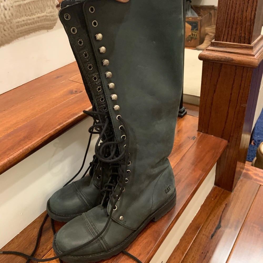 Boots size 9